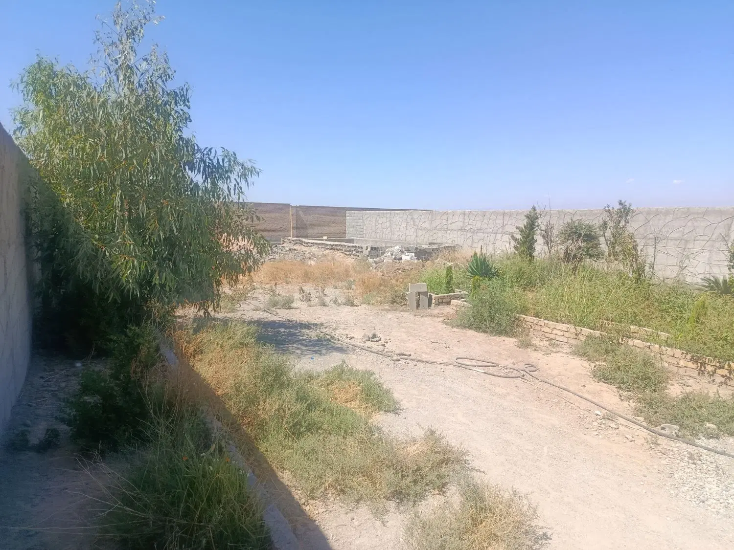 فروش یک قطعه ۴دیواری