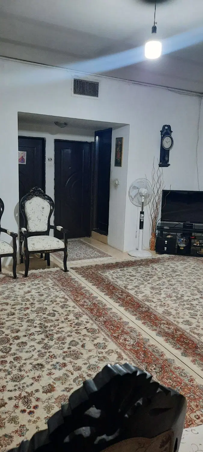 فروشی طبقه اول