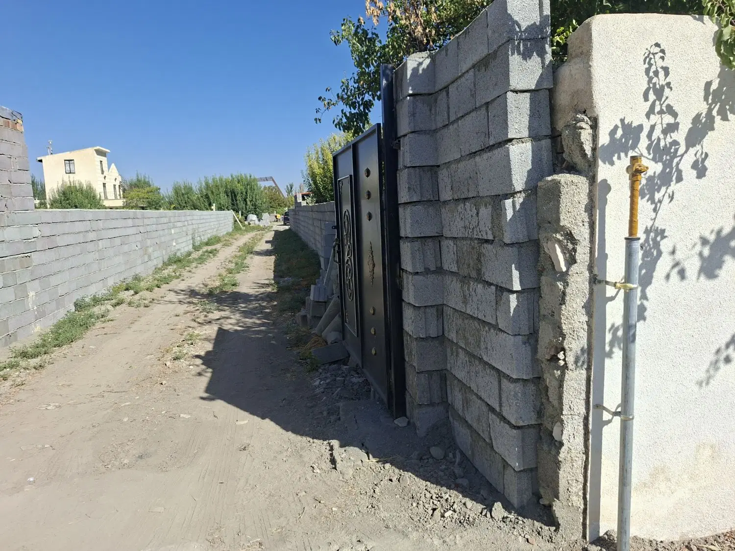 باغچه زمین ویلایی بادرختان الوان گلابی شلیل