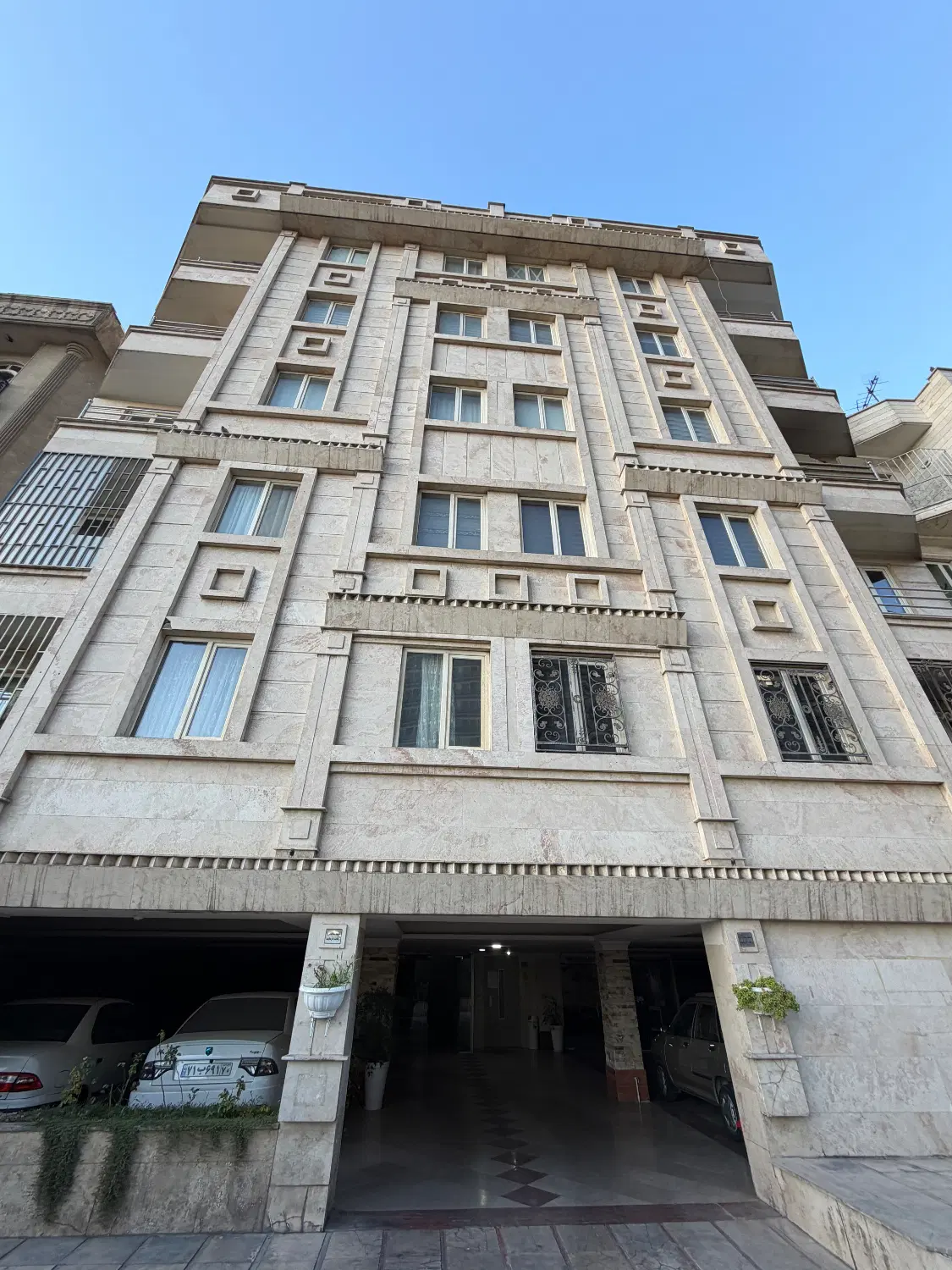 ۵۳ متر ۱۰ ساله فول امکانات بلوار فردوس شرق