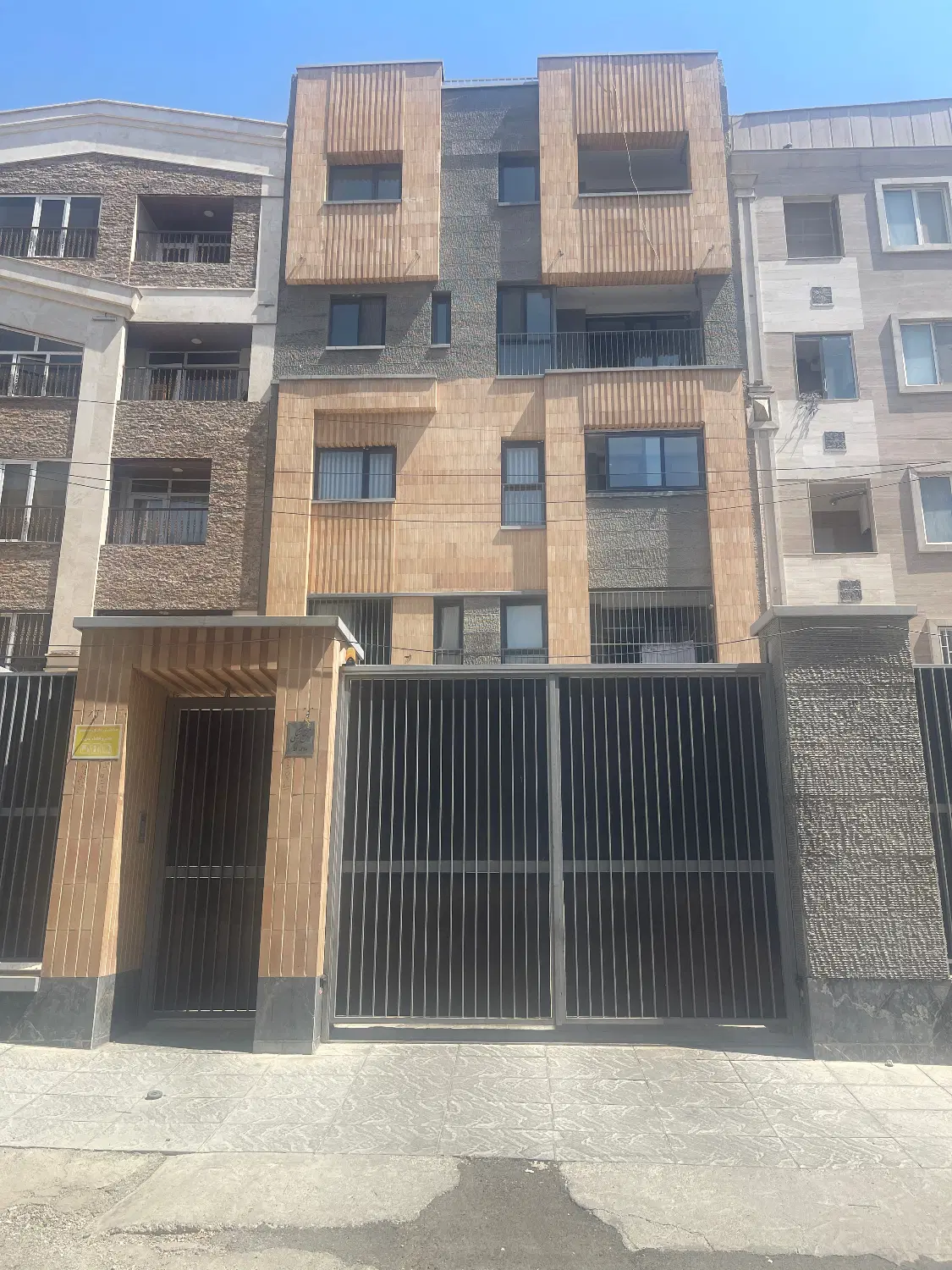 ۹۵ متر کلید نخورده باغستان غربی نیایش ها