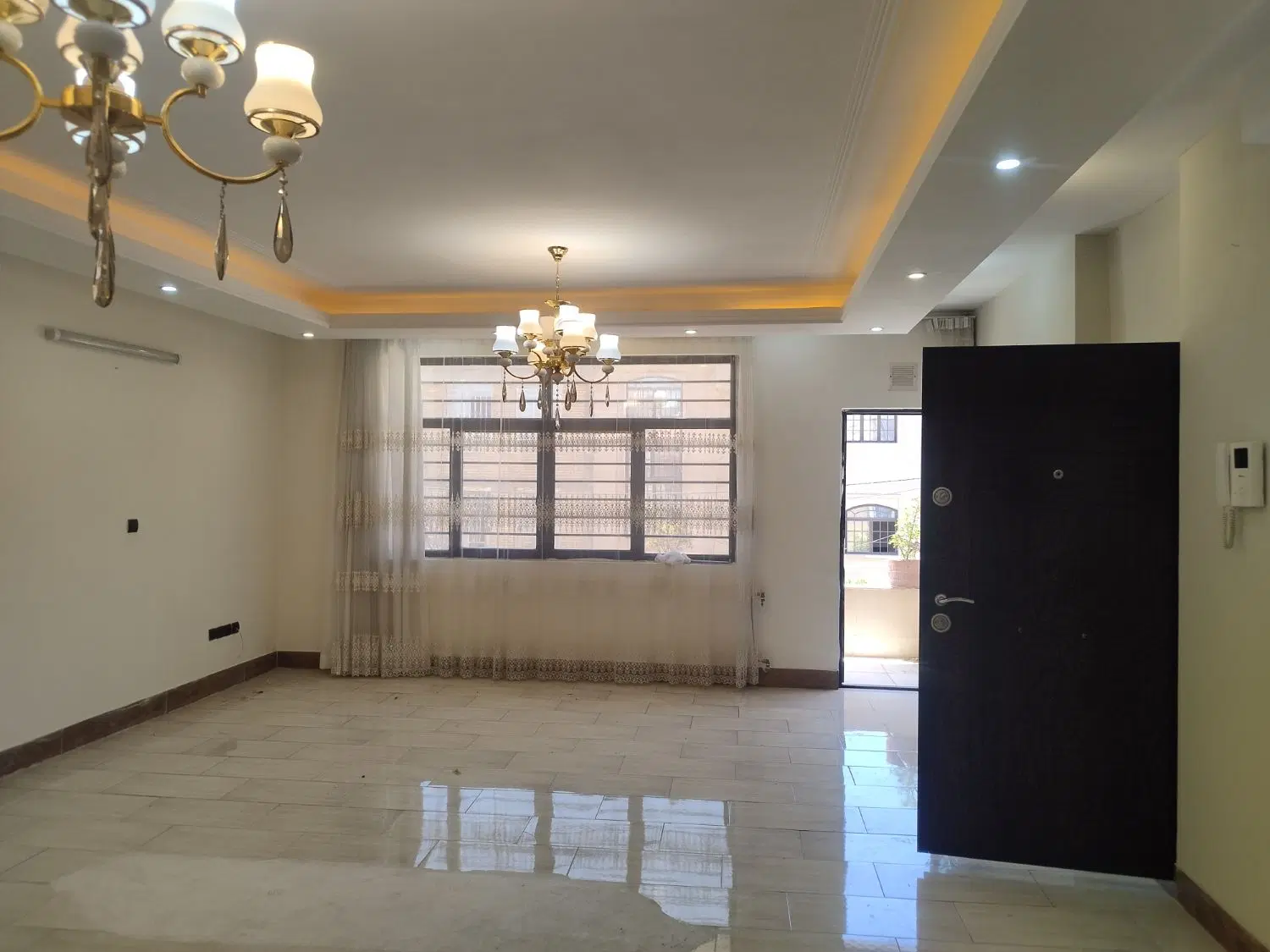 یک طبقه از دو طبقه حیاط دار سند دار صدرا یک