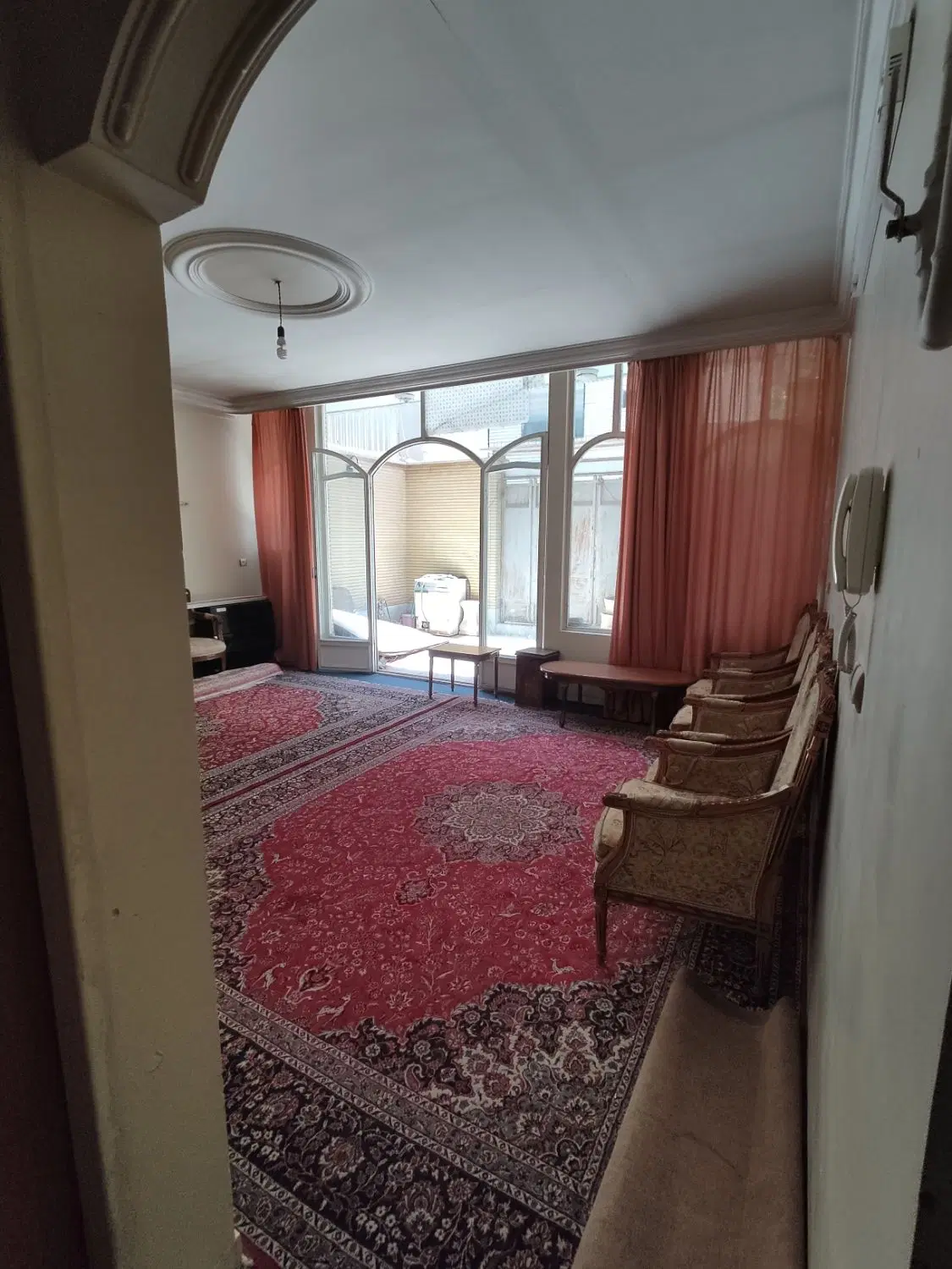 یک خواب همکف حیاط دار  بدون پله