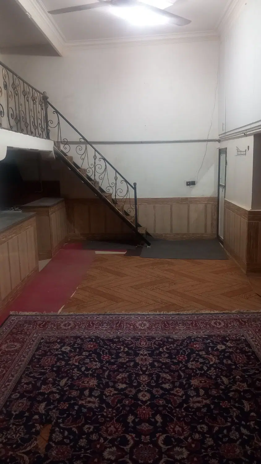 خانه اجاره‌ای همکف خیابان پیروزی