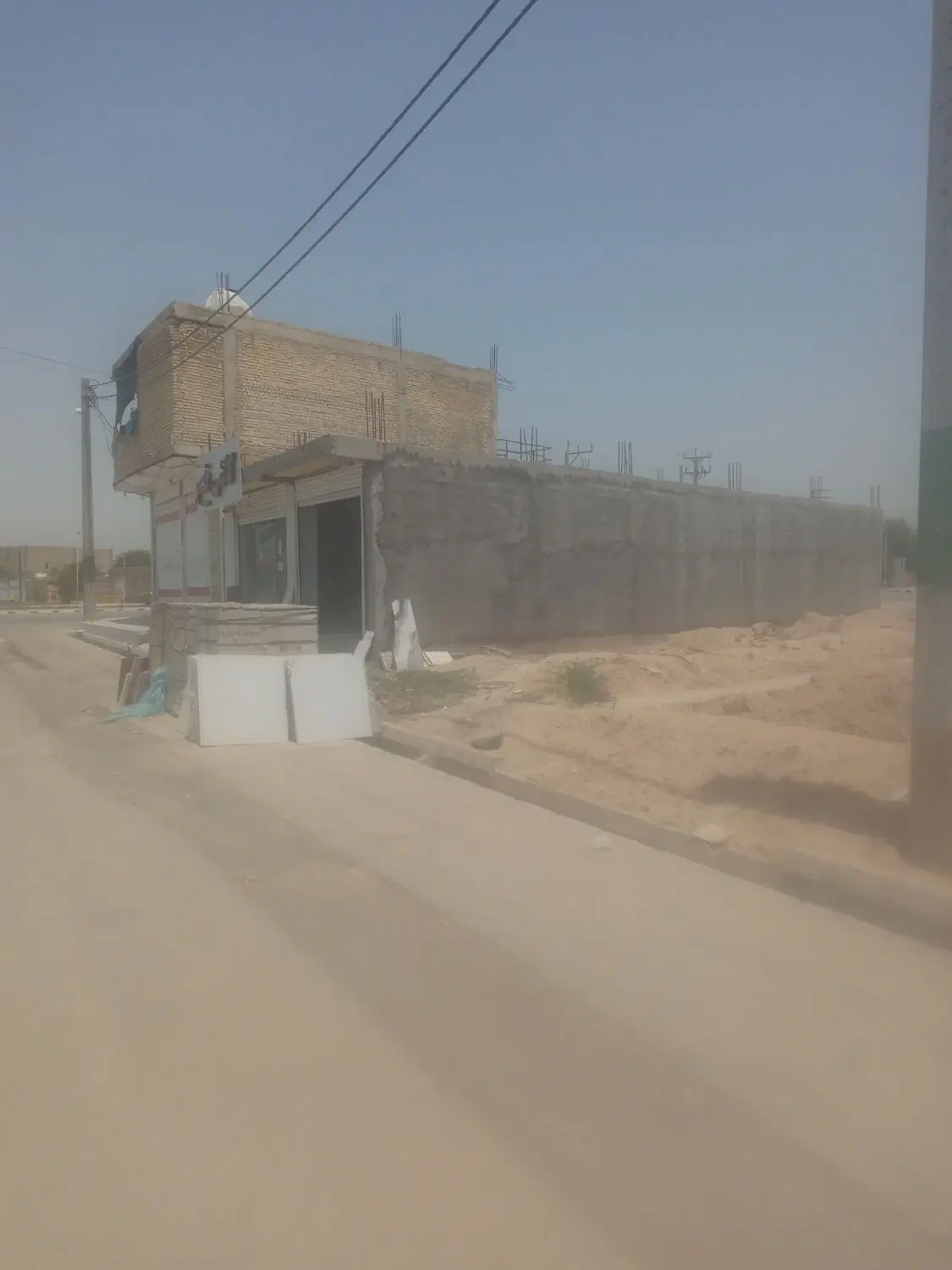 زمین سر اتوبان اصلی کولجاز