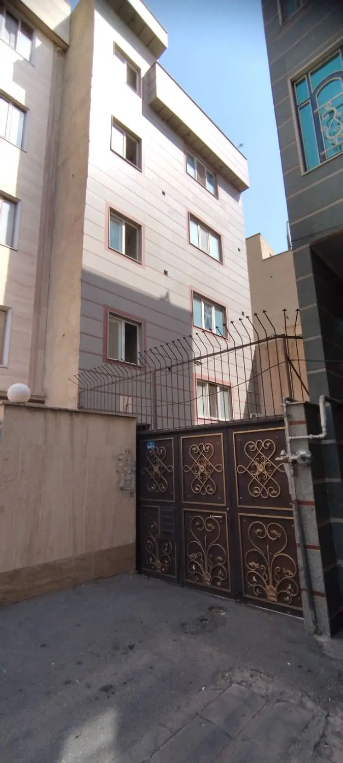 ۸۰ متر دو خواب جنب موزه هفت چنار طبقه دوم