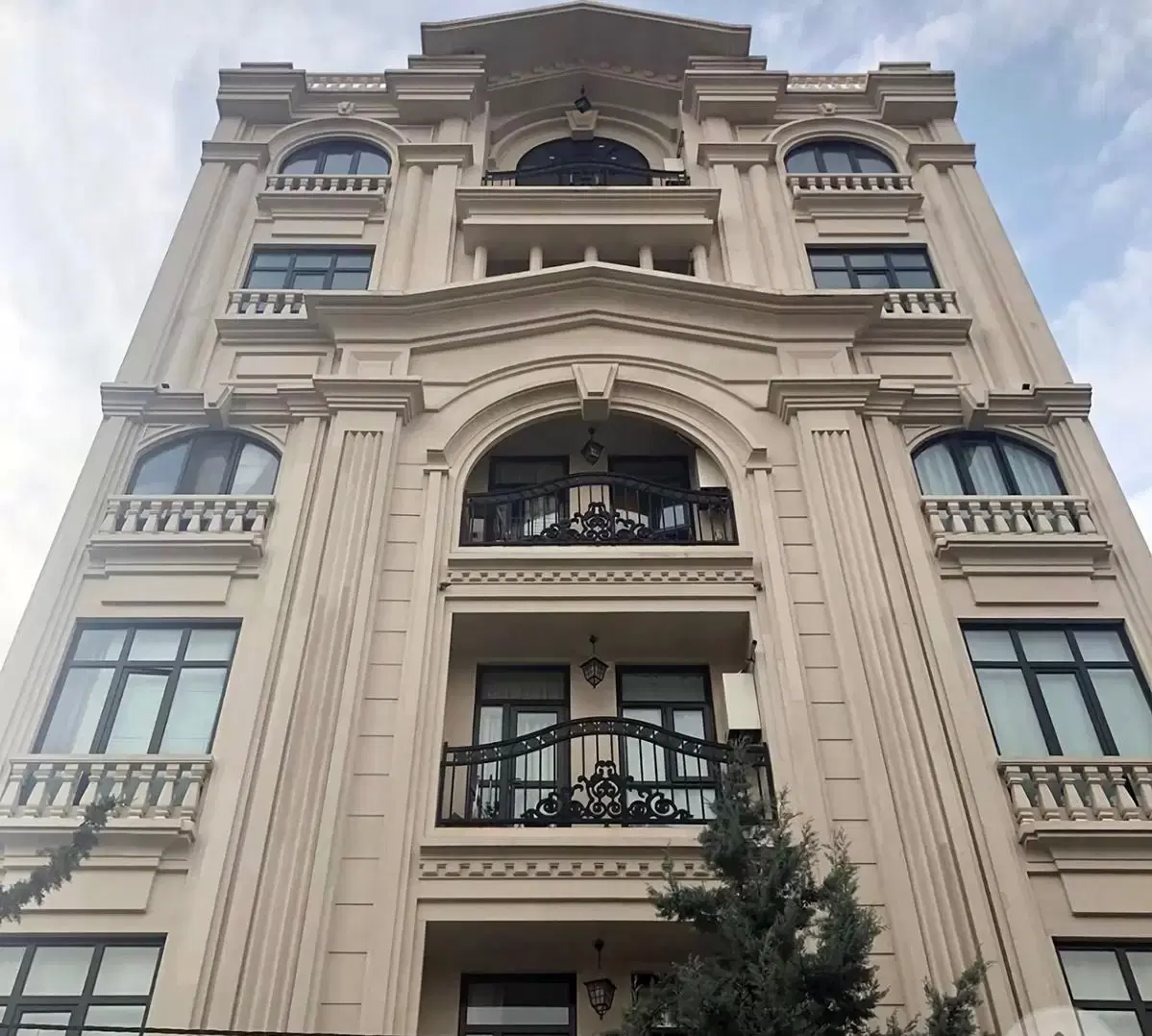 رهن کامل اپارتمان ۳۰۵متری واقع در طبرستان