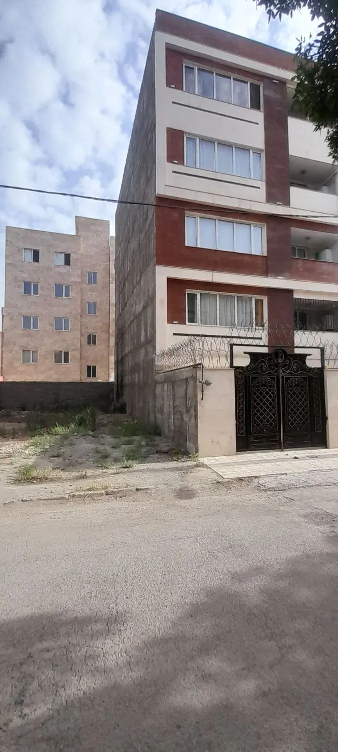 واحد ۱۴۰ متری منطقه ۸b