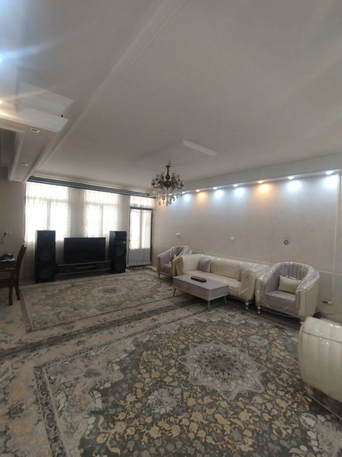 منزل همکف میدان کتاب
