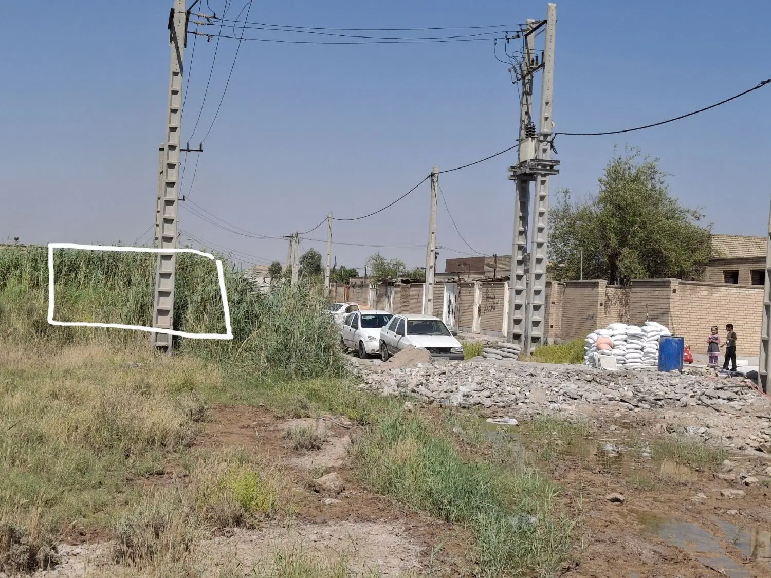 زمین ۲۰۰ متری مهدیس