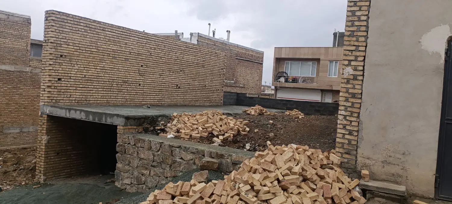 خانه 112 متری نیمه کاره آساوله