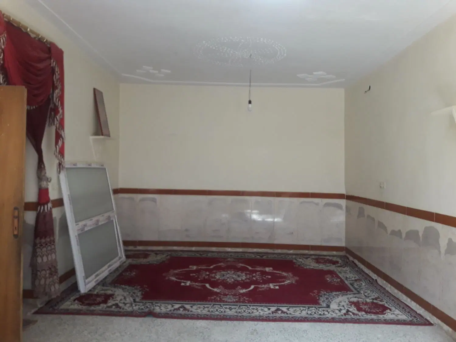 اجاره یک پذیرایی پایین تر از بازار.امام خمینی ۱۸