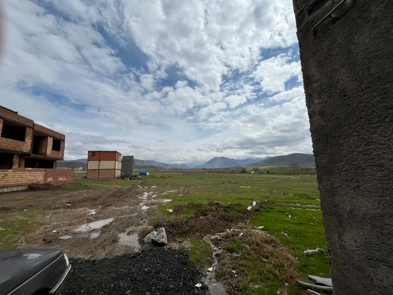 زمین لنج اباد_ نزدیک تالار کانی