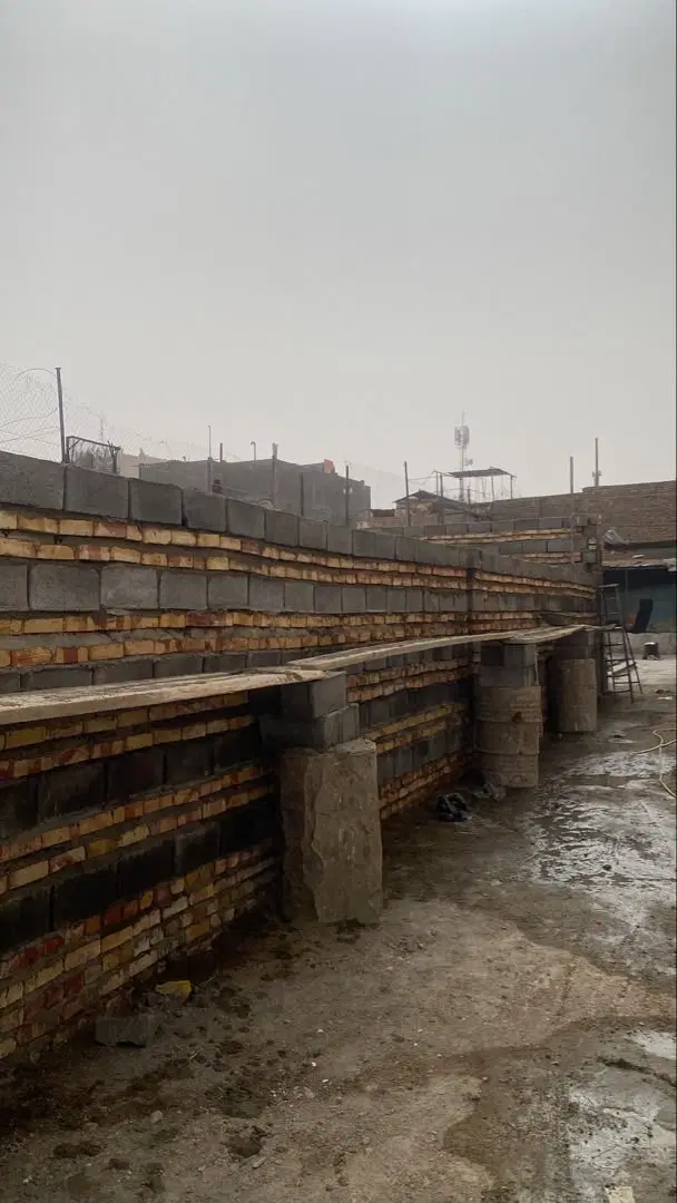 یک باب مغازه در حال ساخت