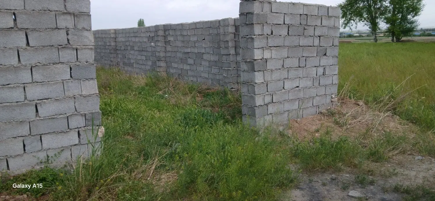 زمین دوردیوار۲۴۰متر برای باغچه