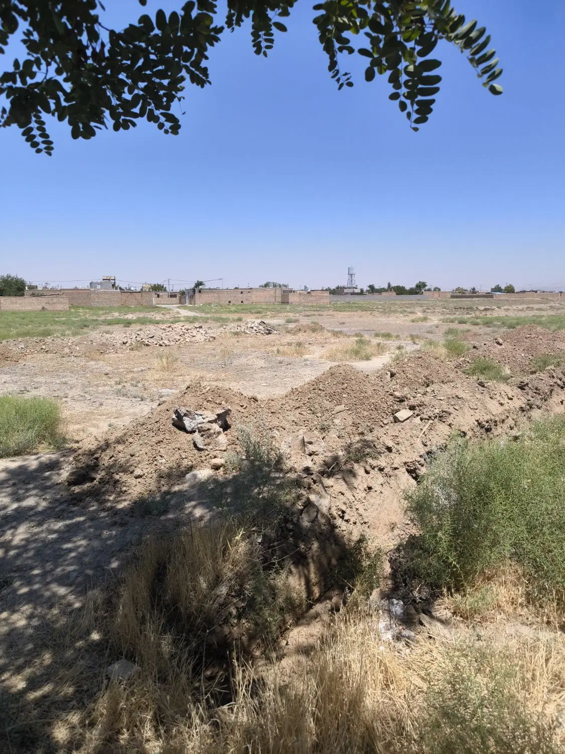 زمین فروشی