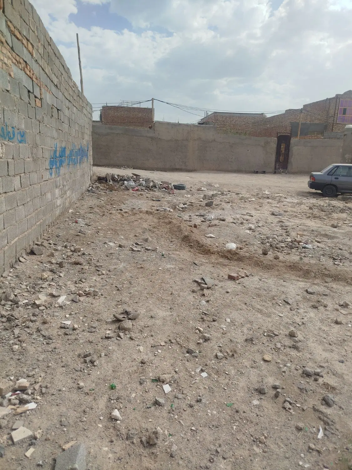 یک قطعه زمین به متراژ ۱۷۰متر بفروش میرسد