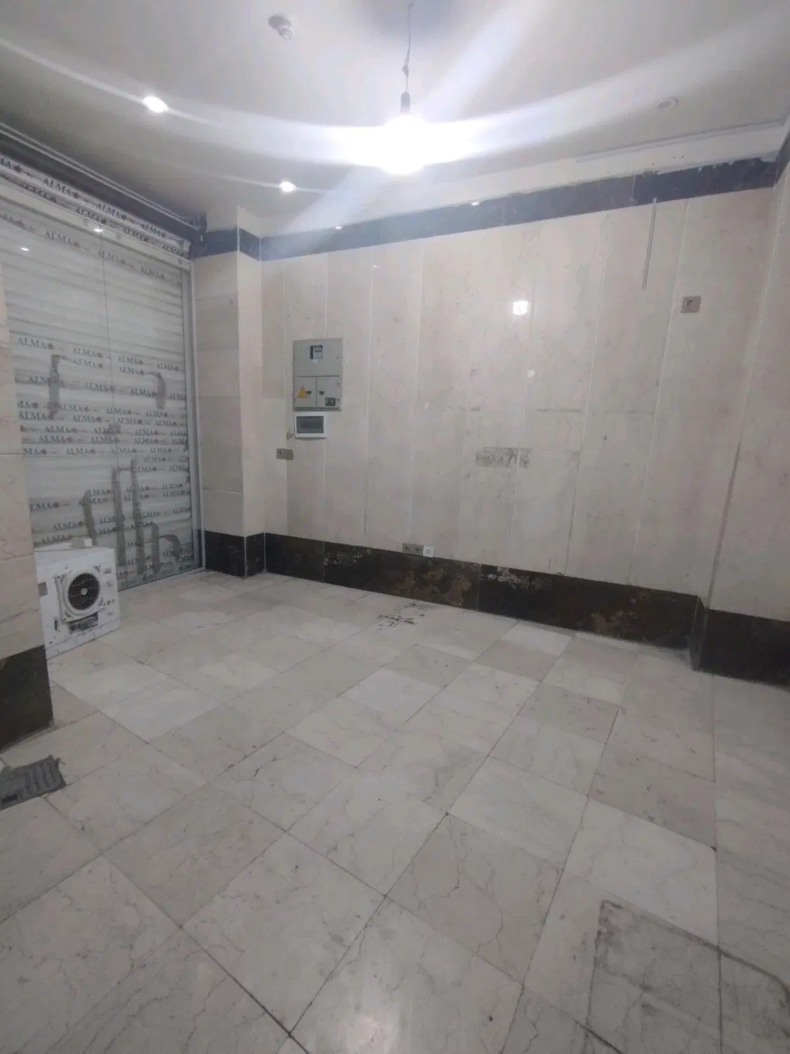 مغازه ۲۰ متری ۲ دهنه