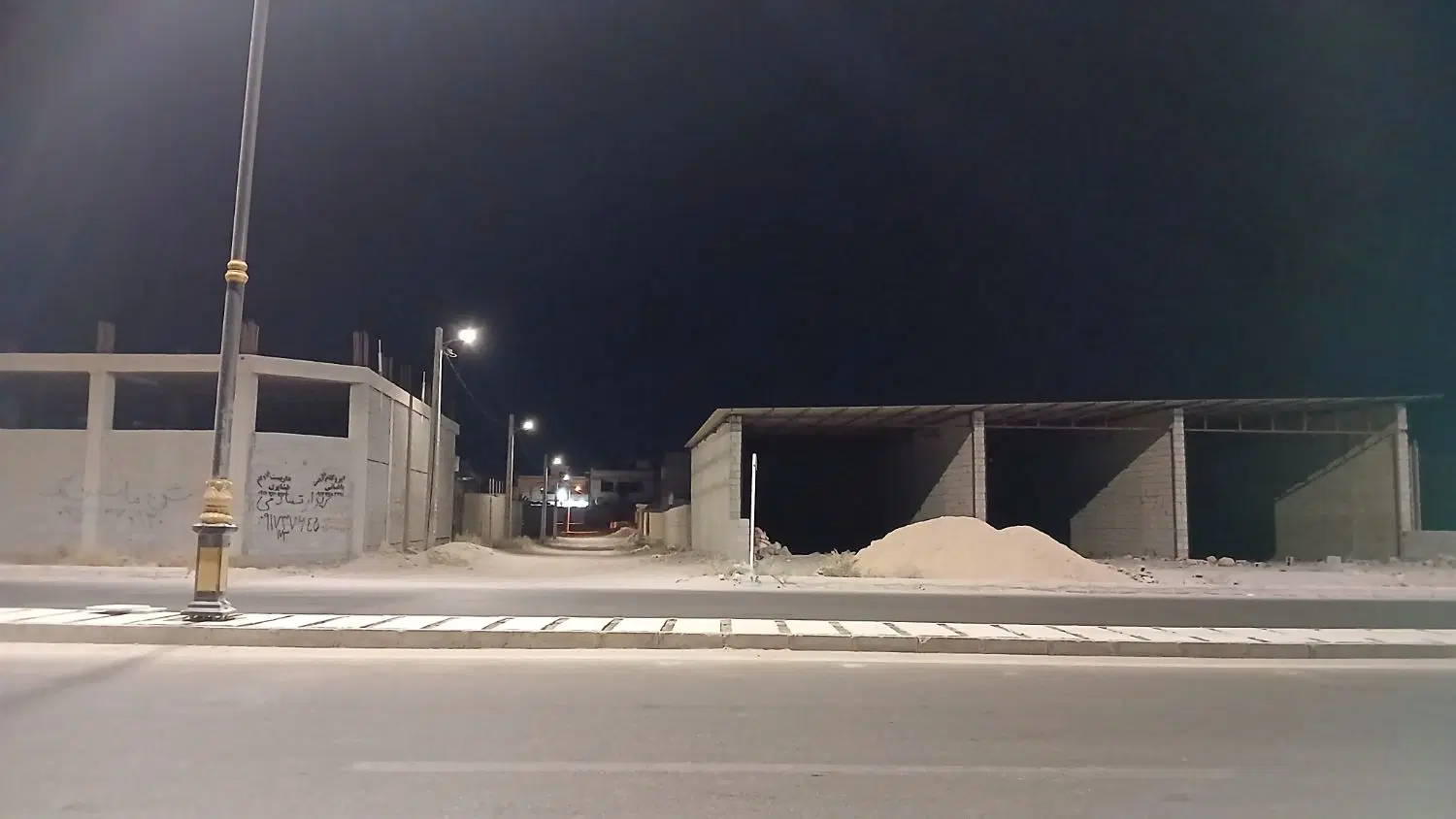 زمین ساحلی مال قاعد