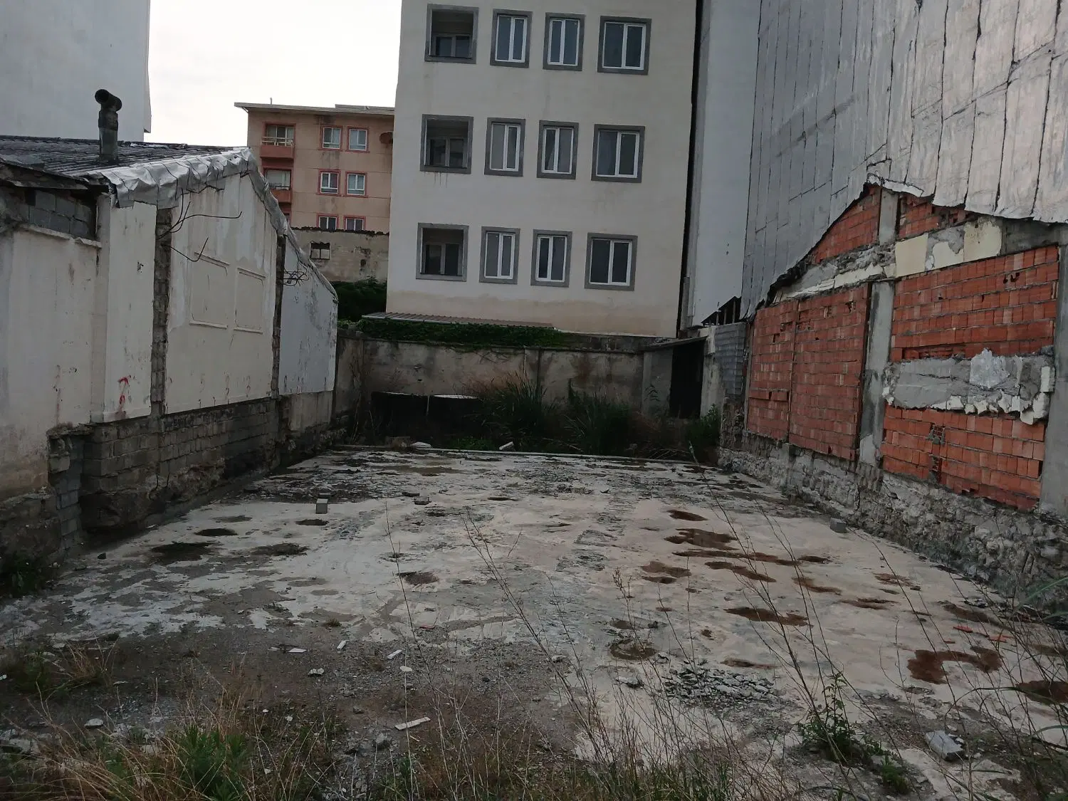 زمین ۲۶۵ متر
