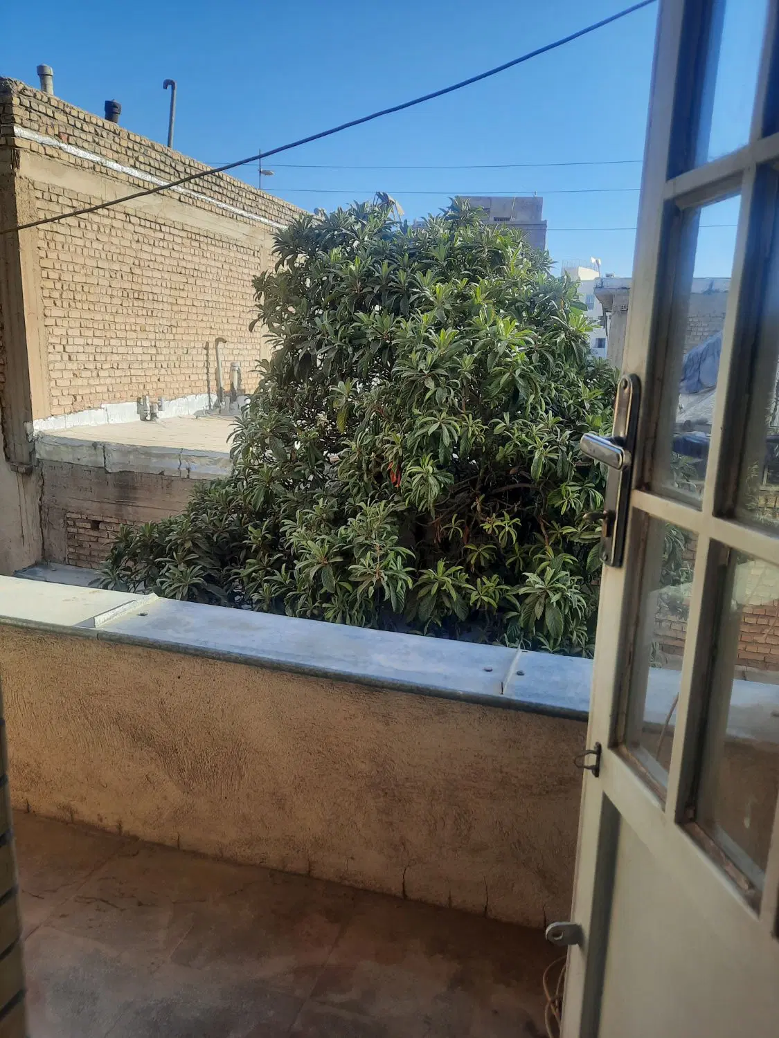 یک واحد طبقه دوم یک خوابه