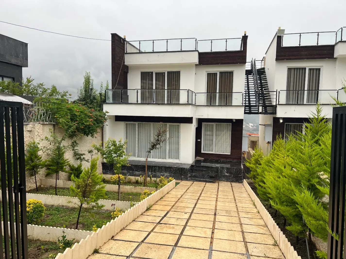 فروش ویلای دوبلکس ، سنددار ، ارتفاعات زیبای لاویج