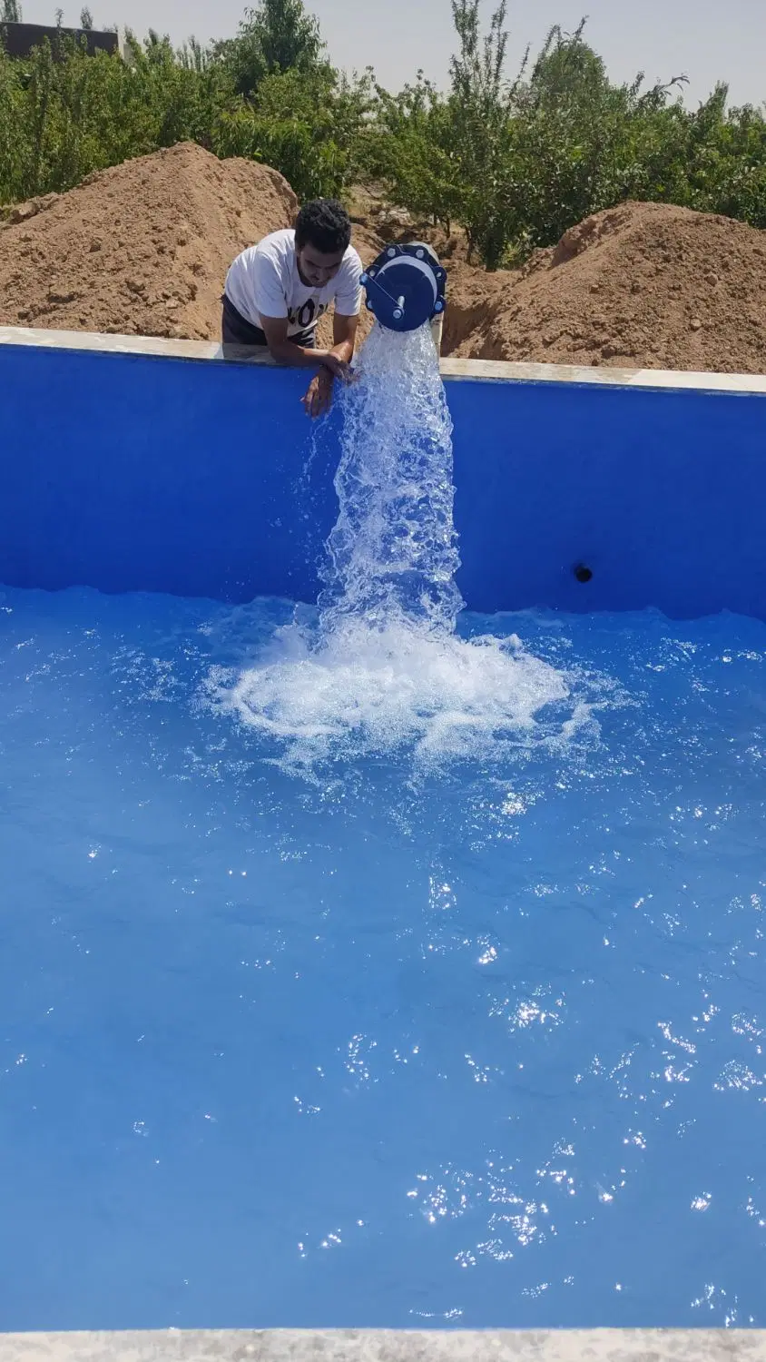 زمین با استخر و فنس