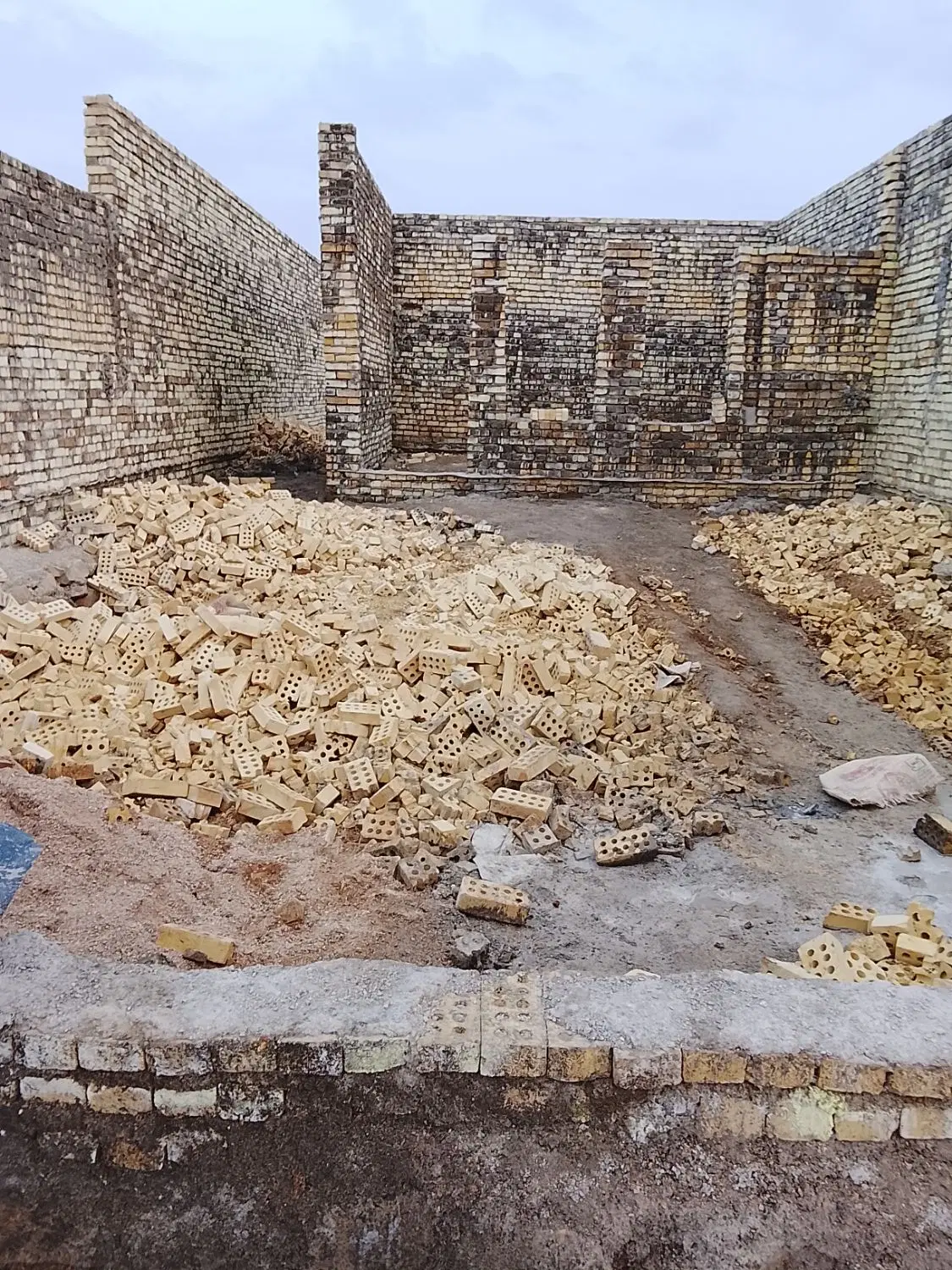 خانه نیمه کاره