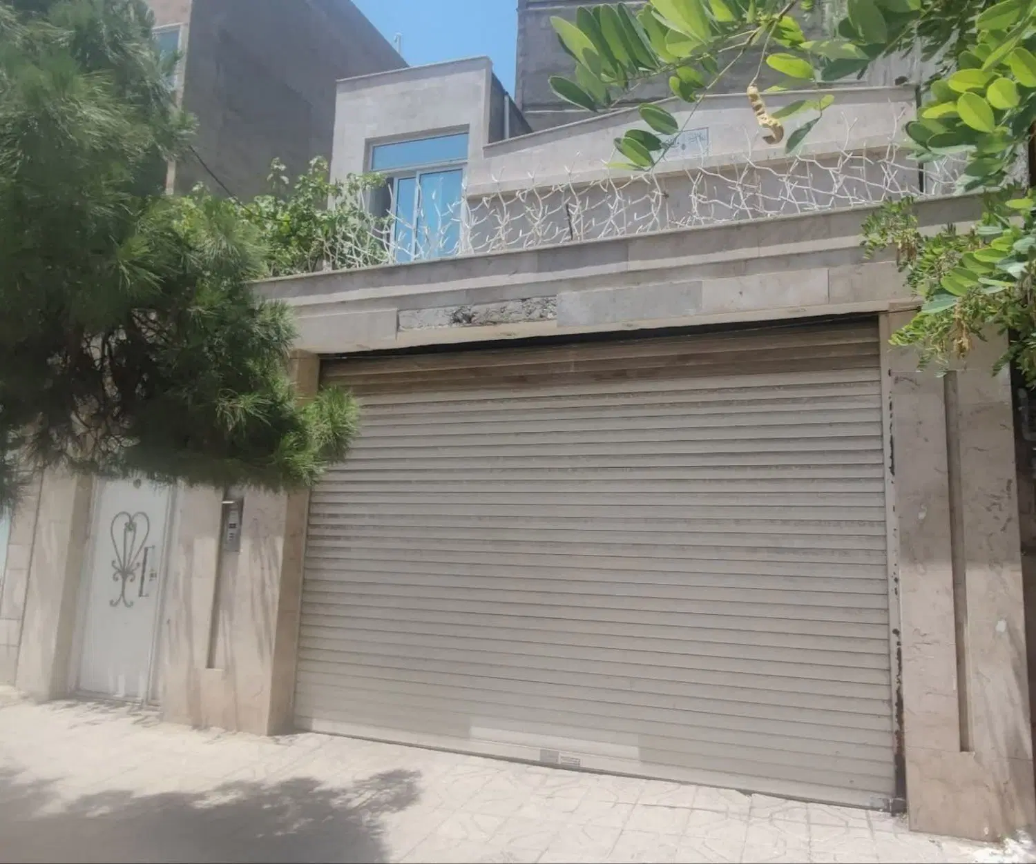 خانه ویلایی، حاشیه بیست متری حسین زاده مطهری شمالی