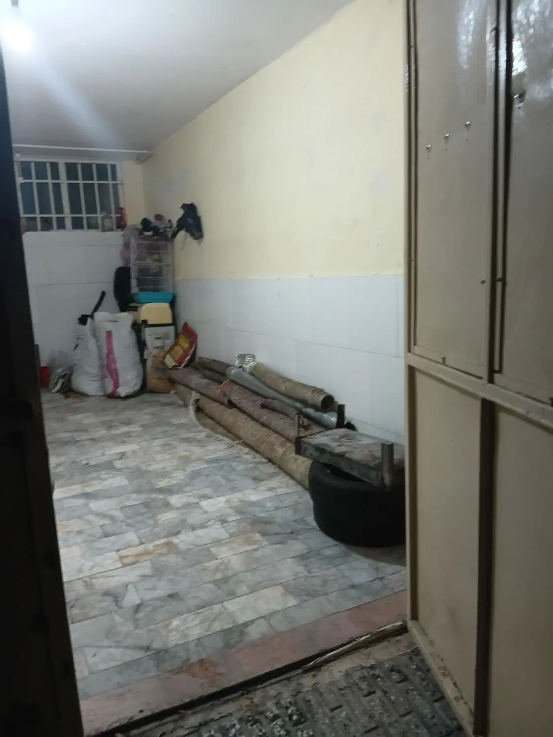 انباری ۱۵متری شهروند داخل کوچه