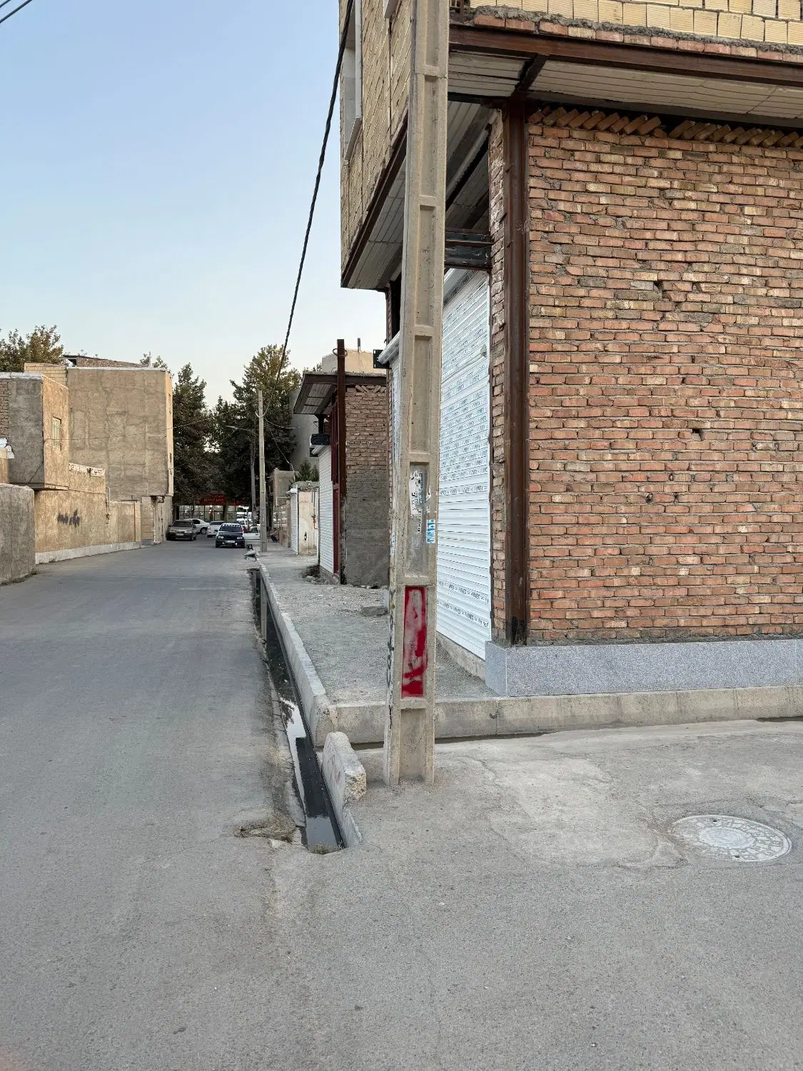 زمین ۱۳۴ متر چهارباغ ملک آباد گلستان ها