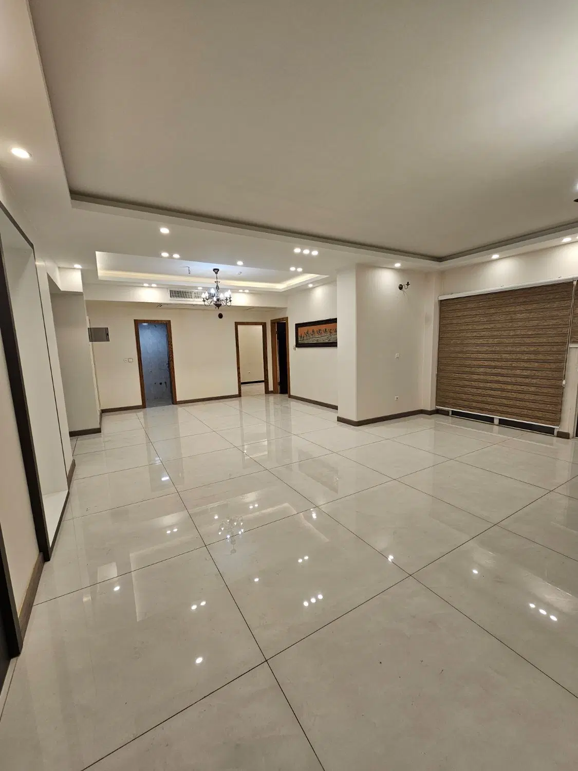 کوه نور طبقه ۹ جنوبی خیابان سیمین خیابان باغ زیار