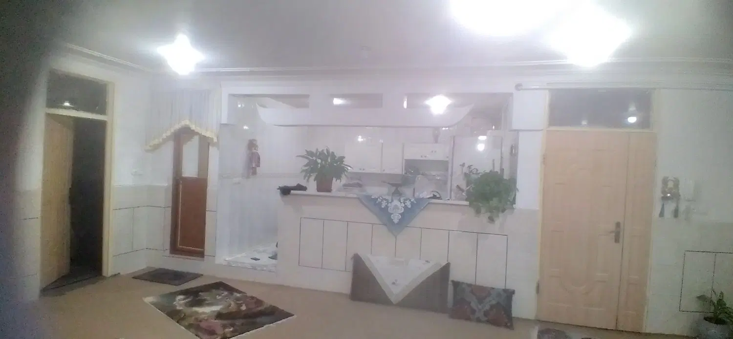 آپارتمان طبقه اول ۱۳۰متر