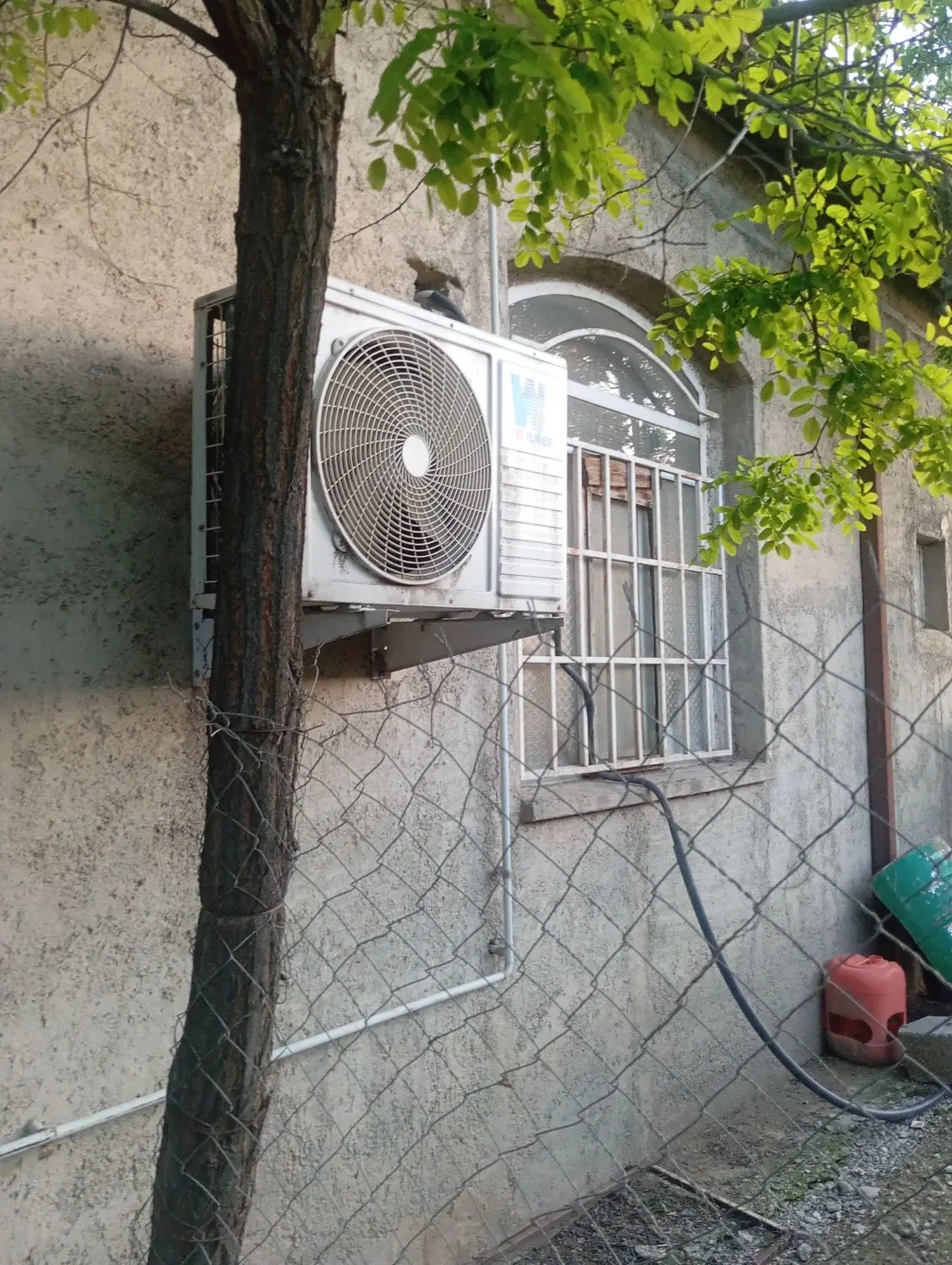 باغ ویلای 2200متری با گاوداری و برق ۳فاز و سند