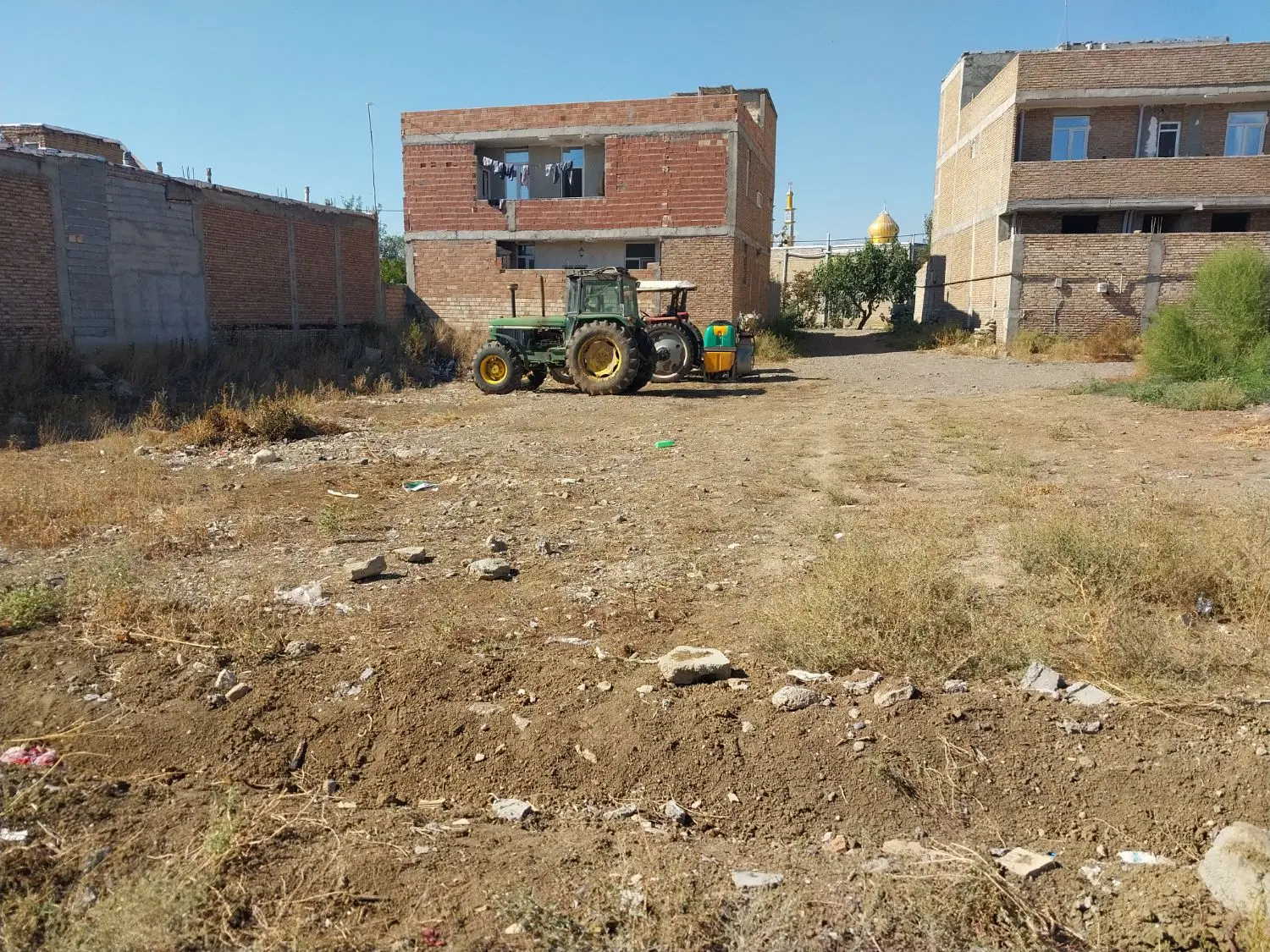 زمین مسکونی  به متراژ۴۰۰متر ۲۰در۲۰