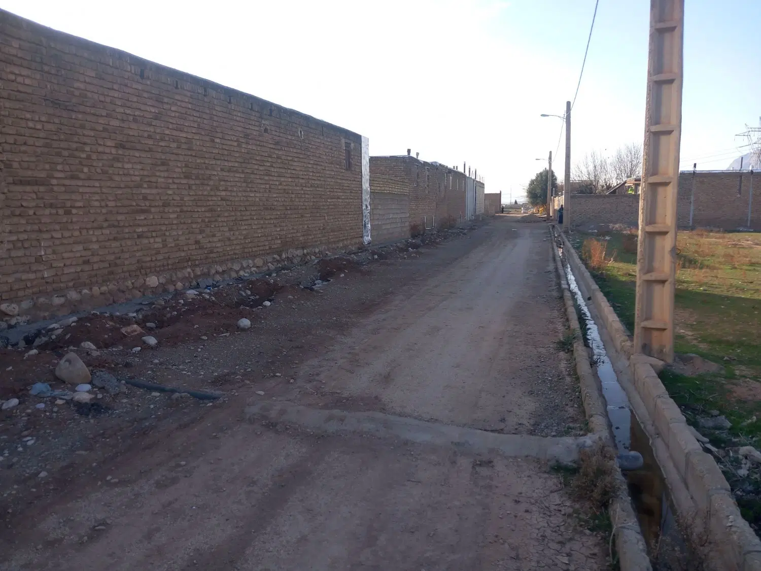 زمین مسکونی دیناروند