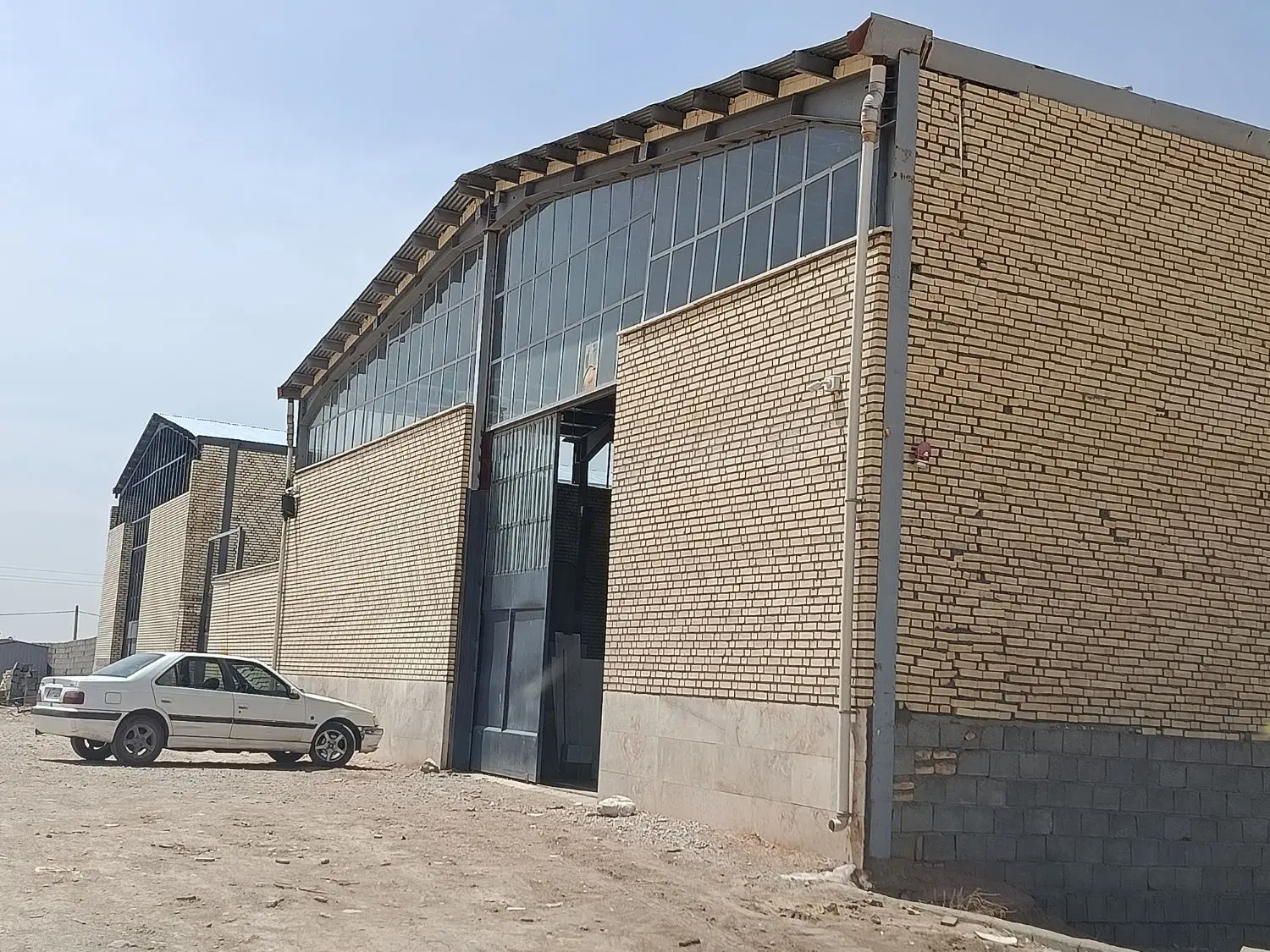 اجاره سوله۲۱۰متری۱۲۰سالن ۱داری برق ۳ فاز اب