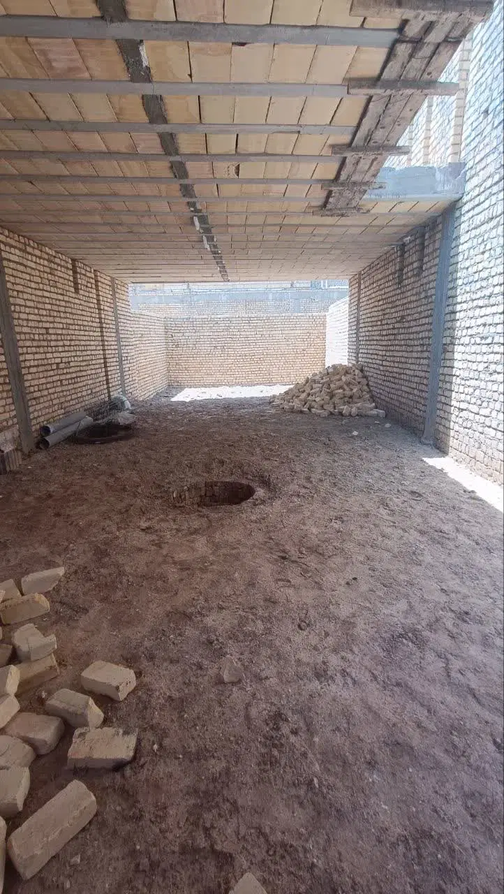 منزل نیمه ساخته همکف بلوار خلیج فارس