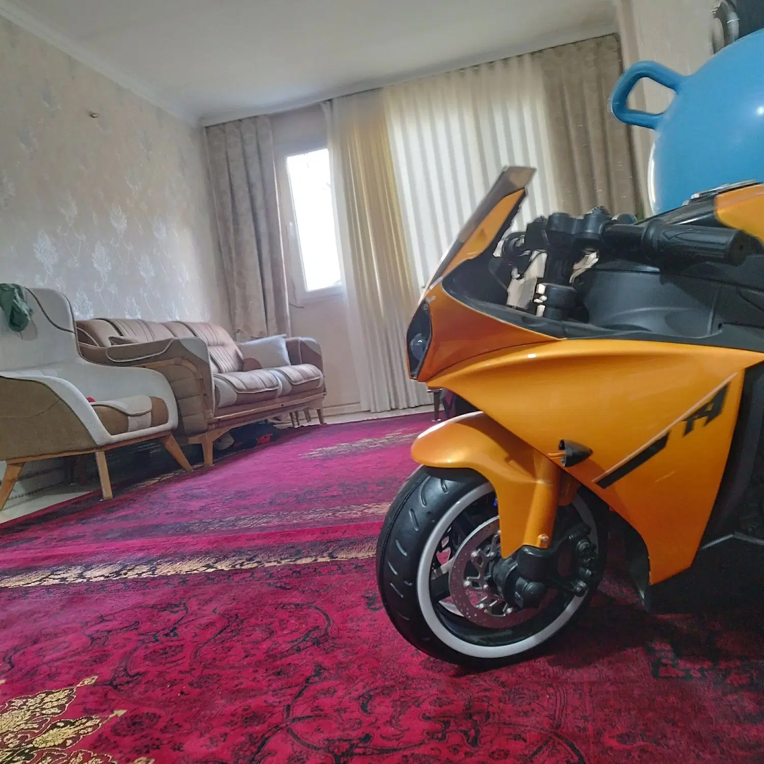 طبقه همکف از دو طبقه دربست راه جدا