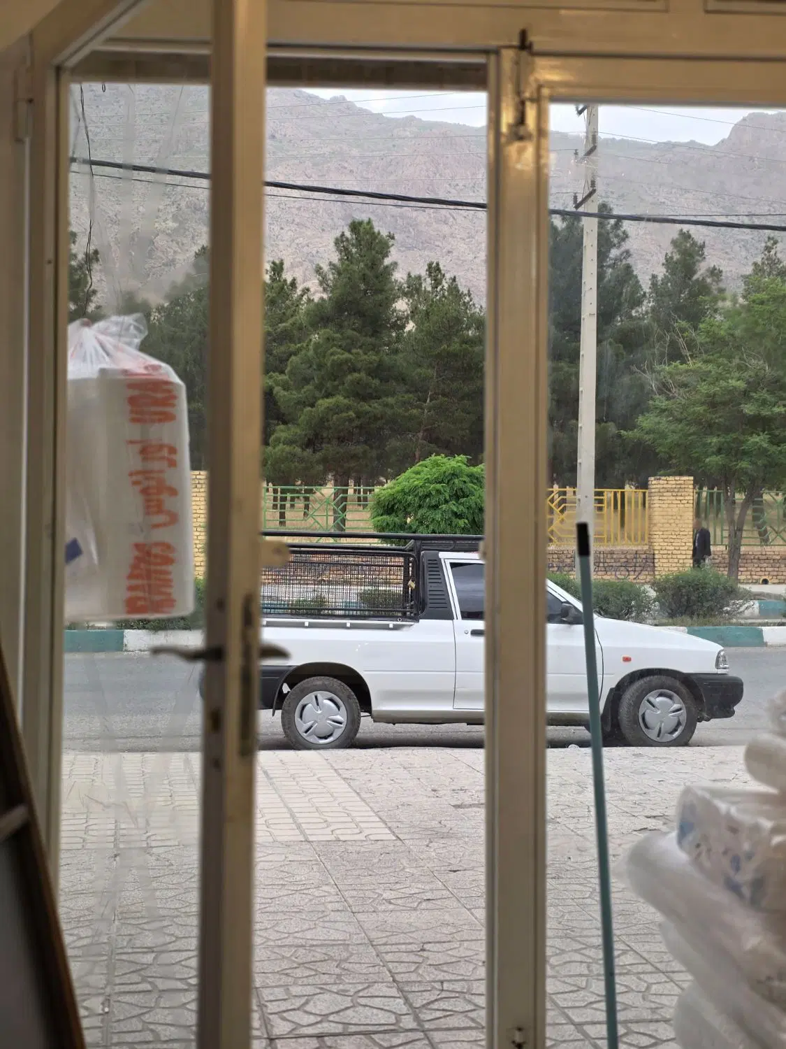 مغازه نزدیک به میدان ظفر