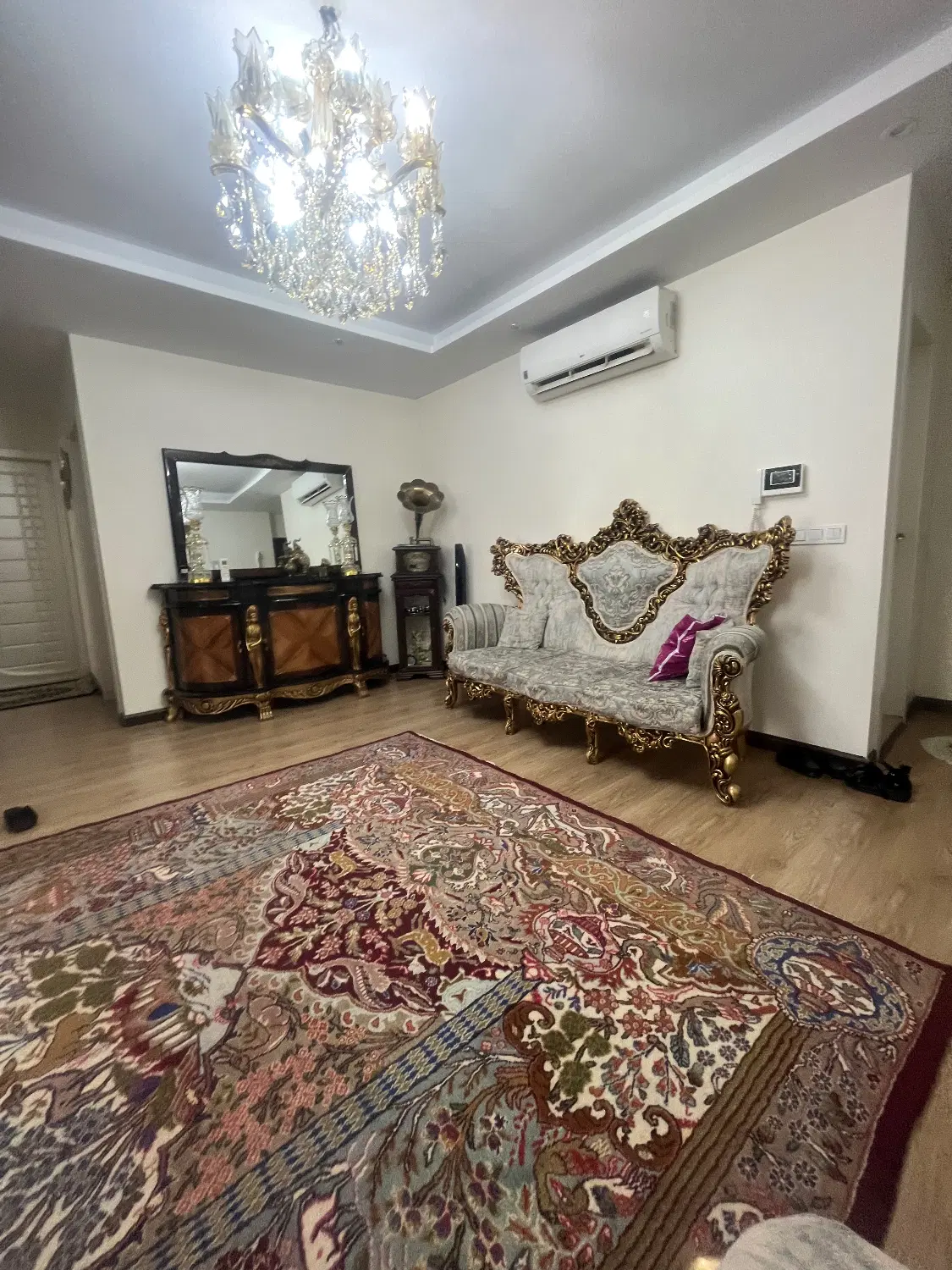 ۷۷متر۲خ با پارکینگ نما گرانیت چهارباغ غربی
