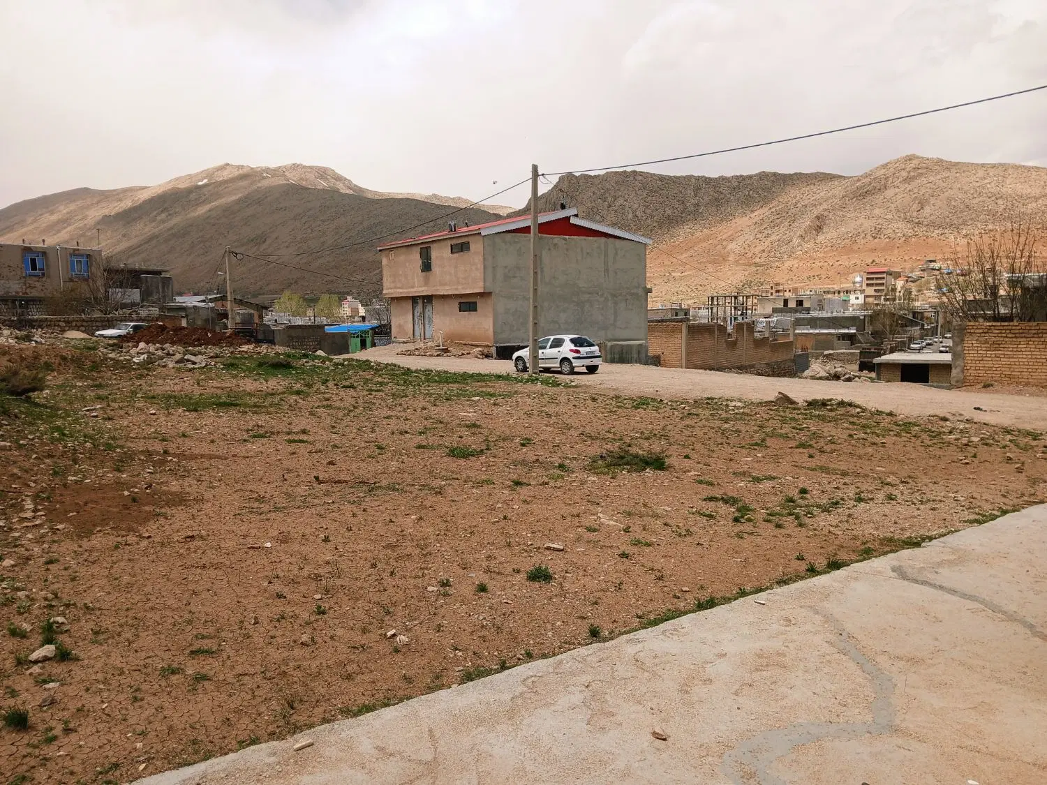 200 متر زمین مسکونی دارای پروانه ساخت