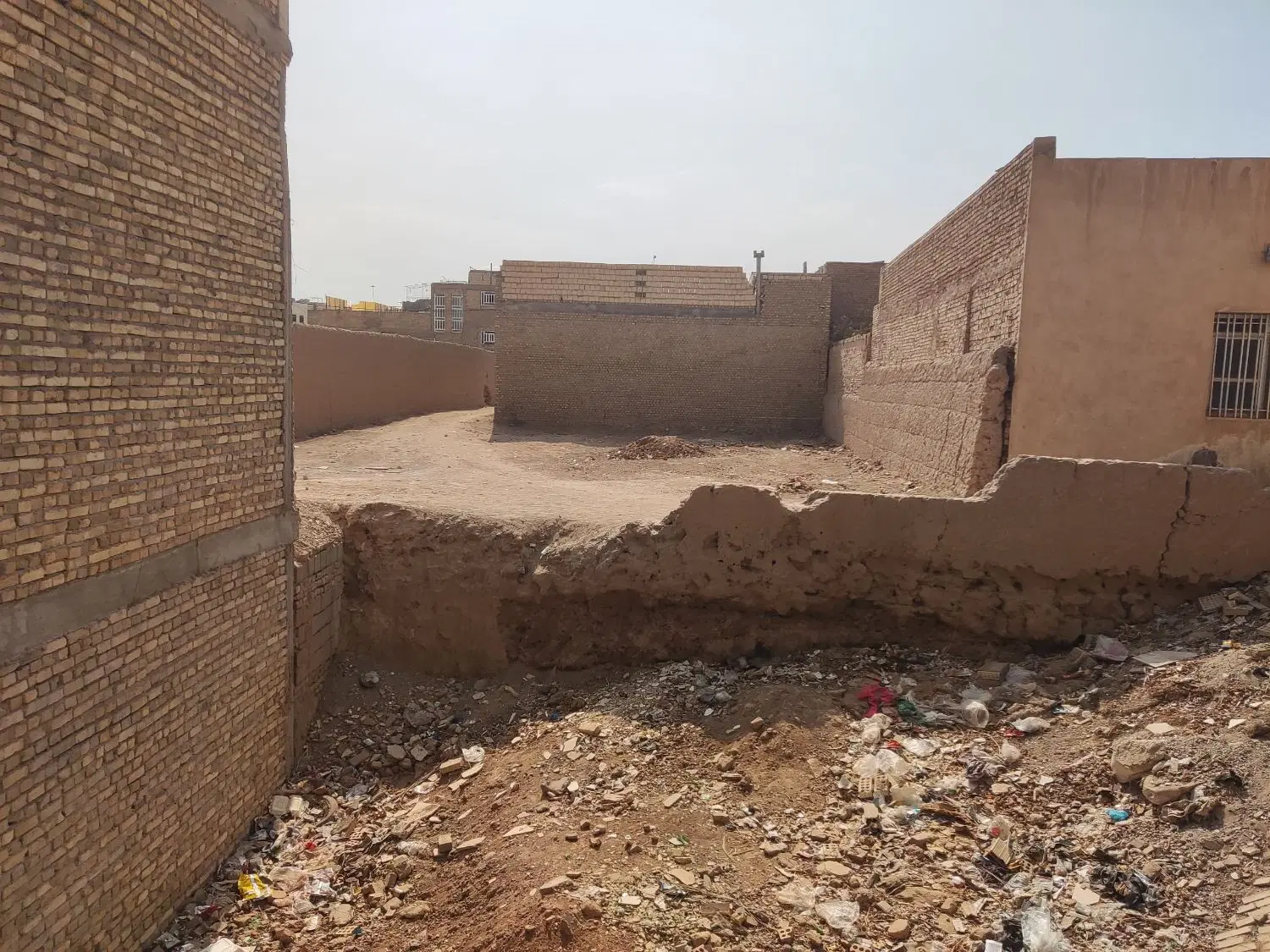 زمین فروشی