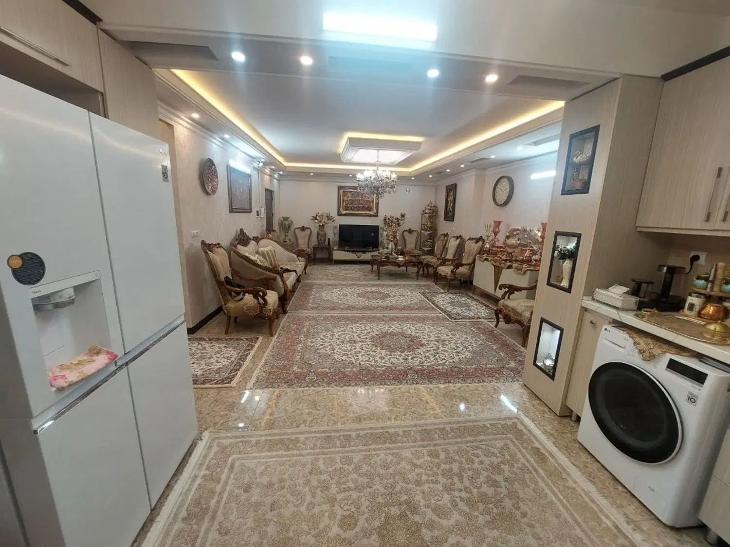 96متر فول میدان یادبود