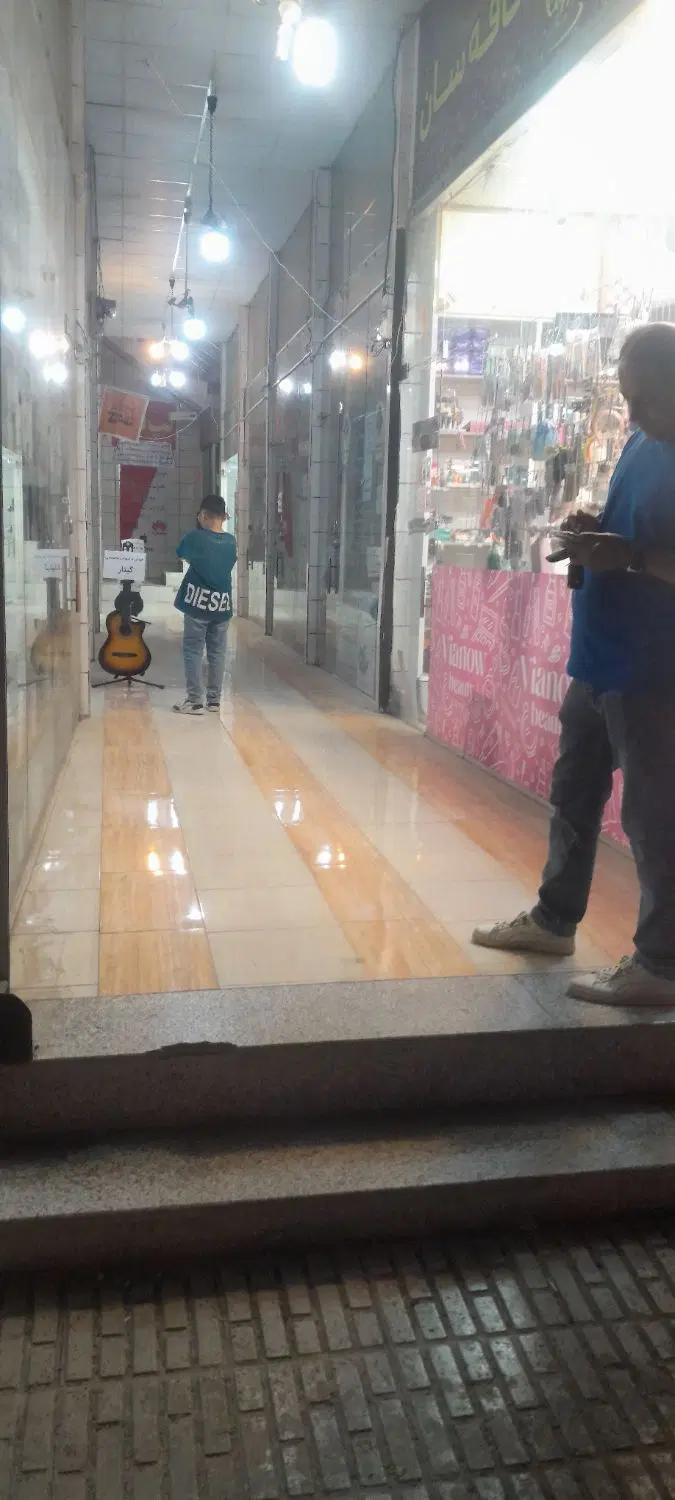 مغازه داخل پاساژ