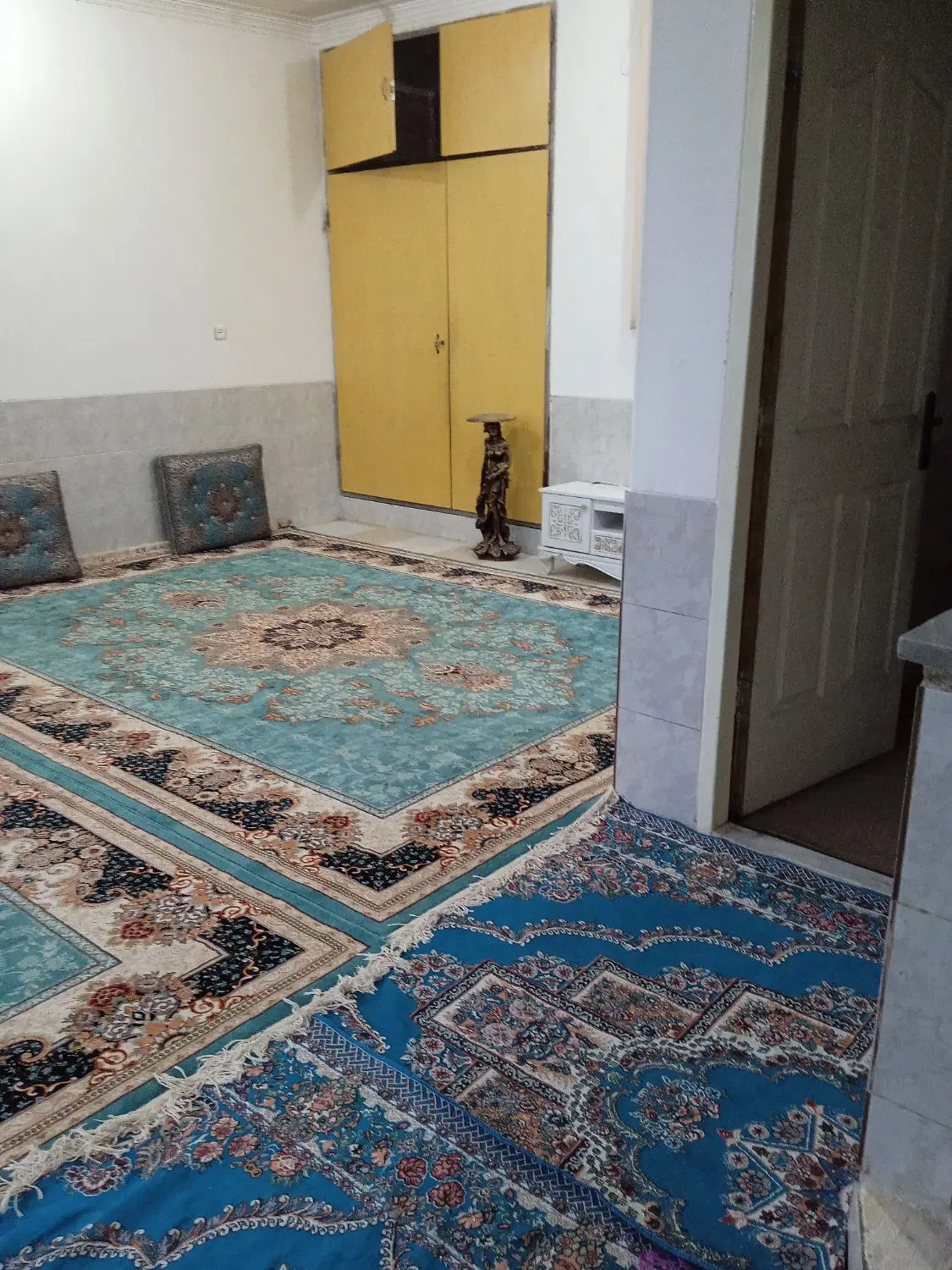 اجاره مسکونی  طبقه بالا  80متری
