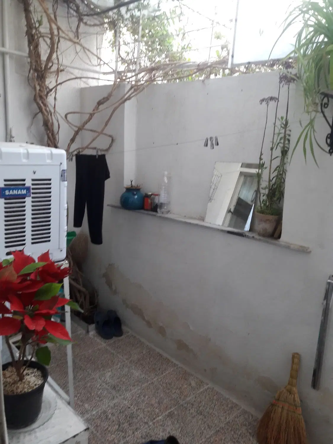 خونه دو طبقه و نیم راه جدا