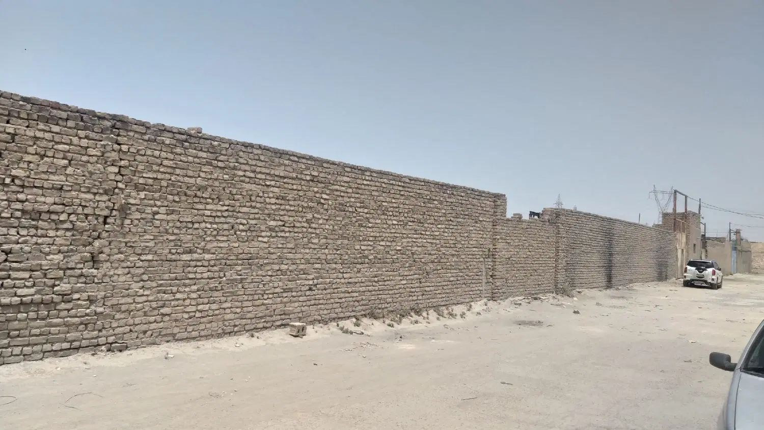 زمین چهار دیواری مسکونی