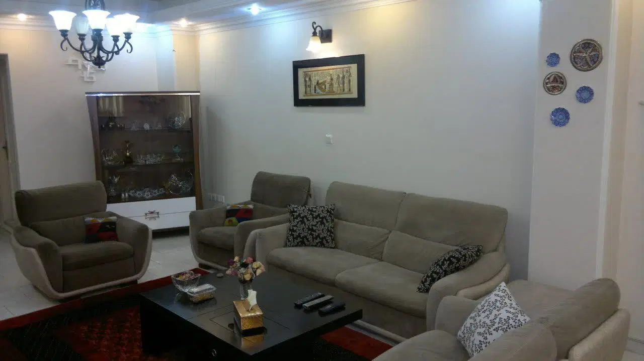 آپارتمان دو خوابه با پارکینگ و انباری