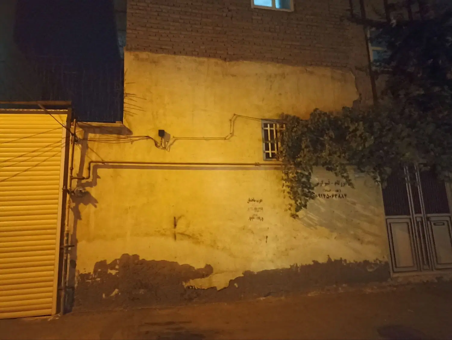حیاط  ۱۰۷متری ورزش نصف راه